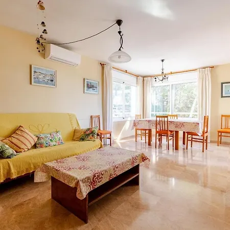 Apartmento En Primera Linea De Mar, Vistas Al Mar Y Piscina Apartment *