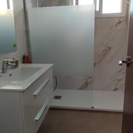 Apartmento En Primera Linea De Mar, Vistas Al Mar Y Piscina Apartment *